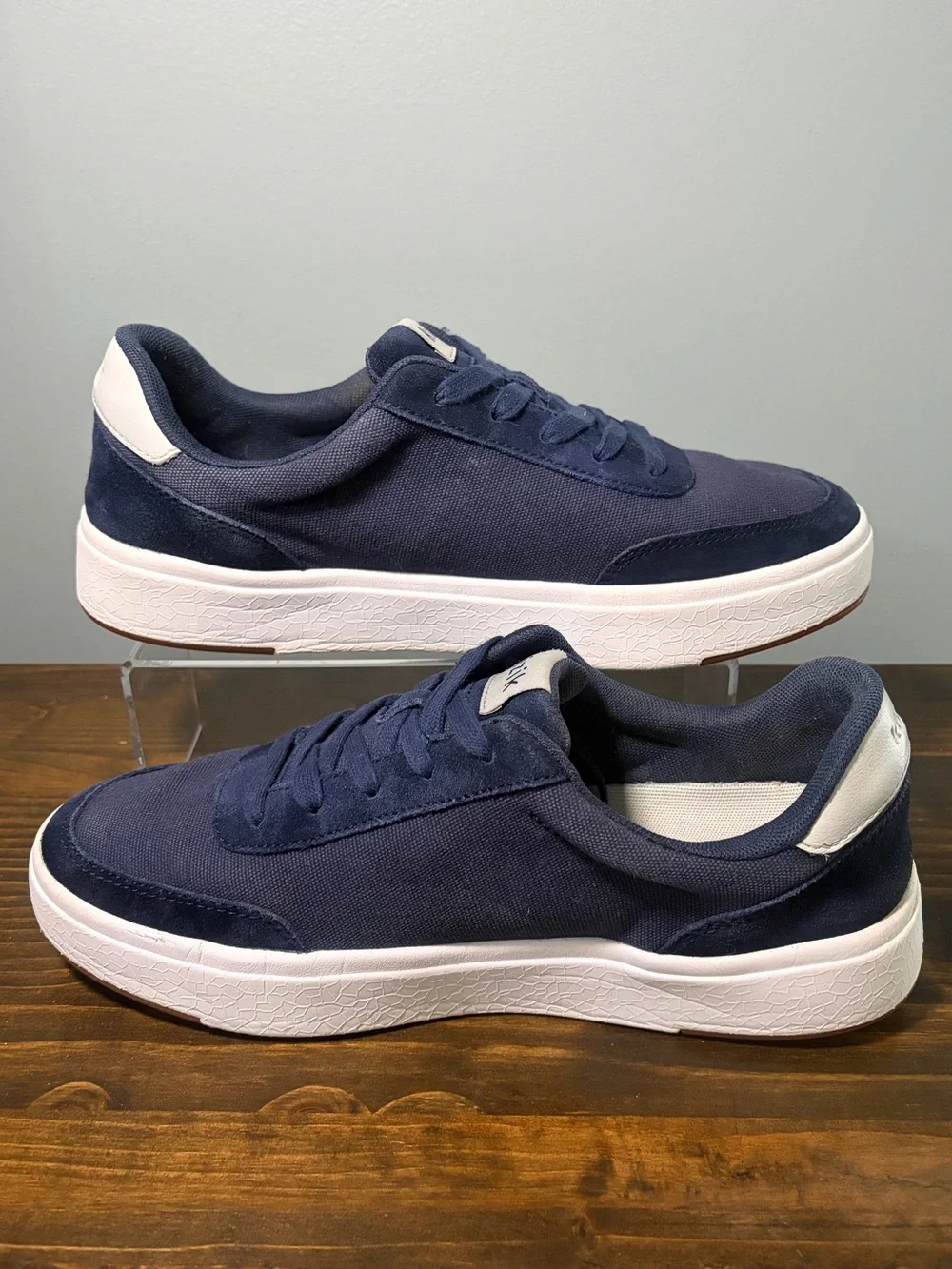 Kizik Men’s Prague Navy Casual Lace-Up Sneakers Men’s 9 Wide, Women’s 10.5 Wide